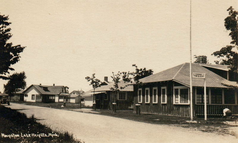 Tam-A-Rac Lodge (Tam-A-Rac Lounge, Tam-A-Rack) - Vintage Postcard